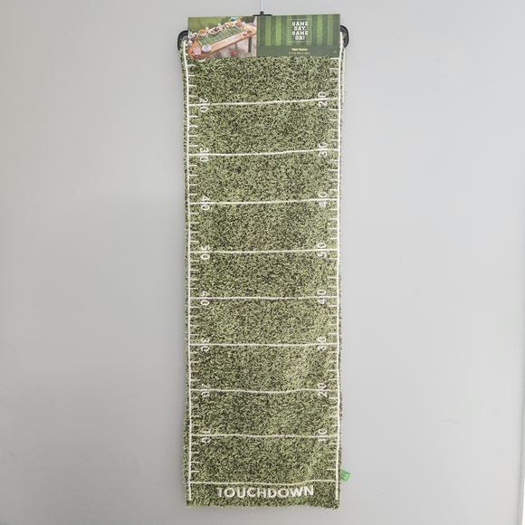 Football Game Day Game On Touchdown Green Turf Field Table Runner NWT - Picture 1 of 12